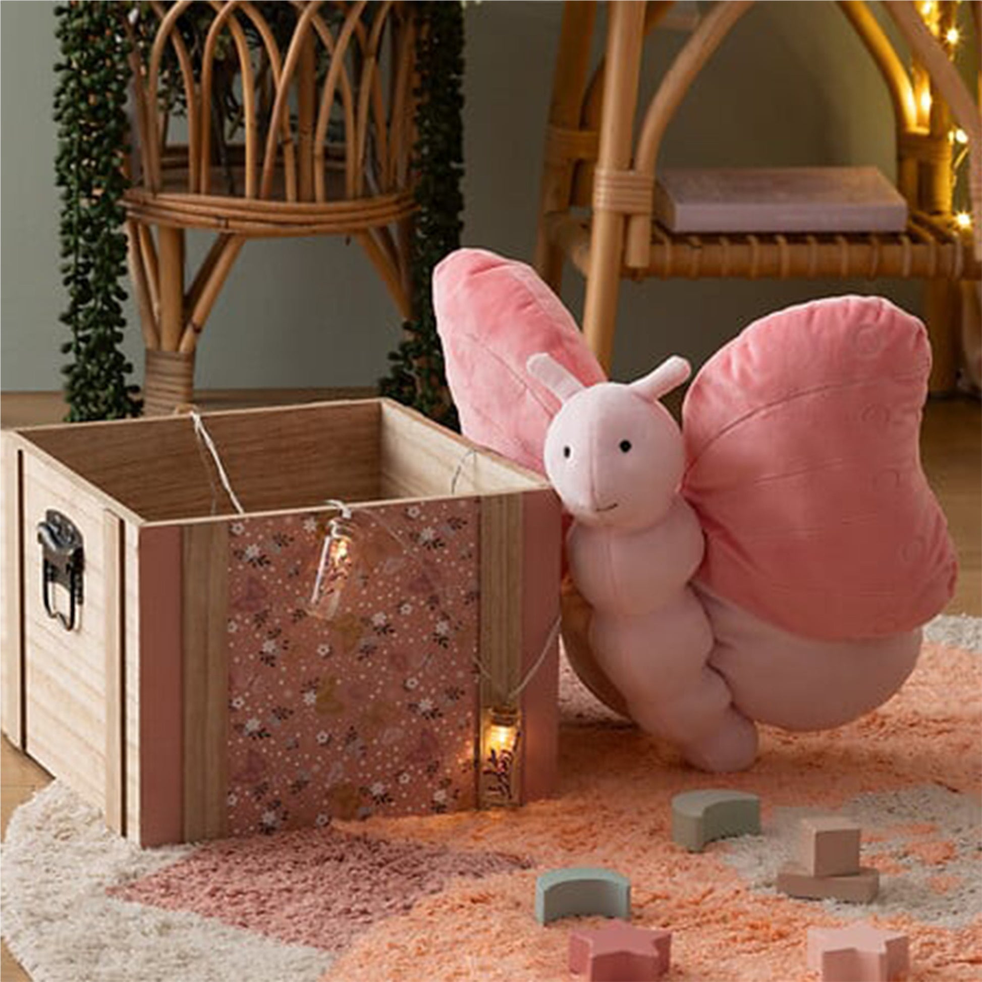 knuffeldier-vlinder-zachte-pluche-stof-fluffy-knuffels-roze-28-cm_10461062-2