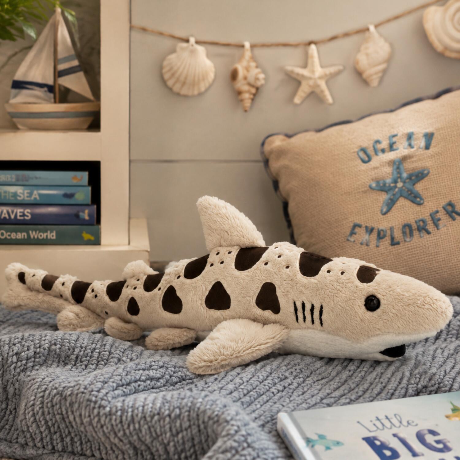 pluche-luipaardhaai-knuffel-grijs-31-cm_10046329-5