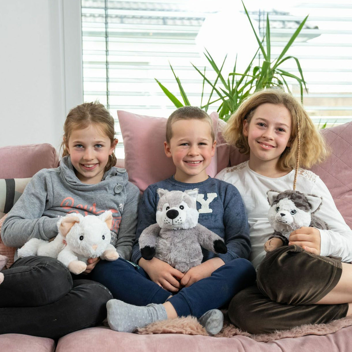habibi-magnetron-knuffel-kat-grijs-35-cm-warmteknuffel_10410932-1